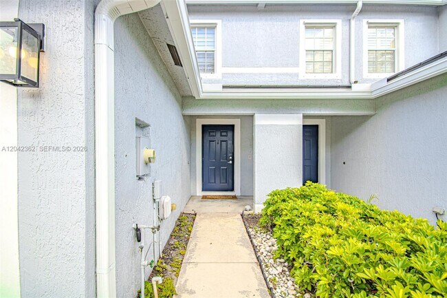 Foto del edificio - 16171 Sierra Palms Dr
