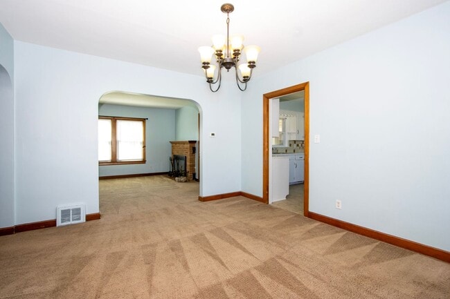 Foto del edificio - Four Bedroom Single-Family Home