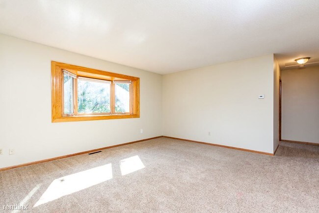 Foto del edificio - 4 br, 2 bath House - 11983 Winnetka Avenue N