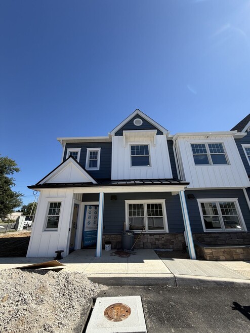 Building Photo - 558 Newbridge Rd