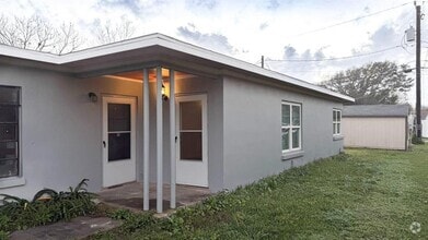 Building Photo - 916 S Kansas St