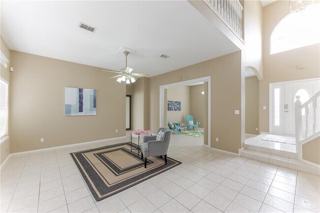 Building Photo - 402 Avenida Morelos