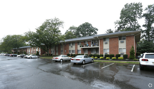 Building Photo - Versailles Apartments