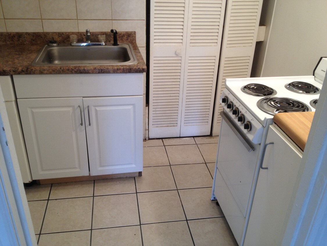 Kitchen - 1930 Magellan Ave