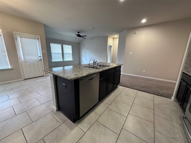 Foto del edificio - 3042 Village Creek Dr