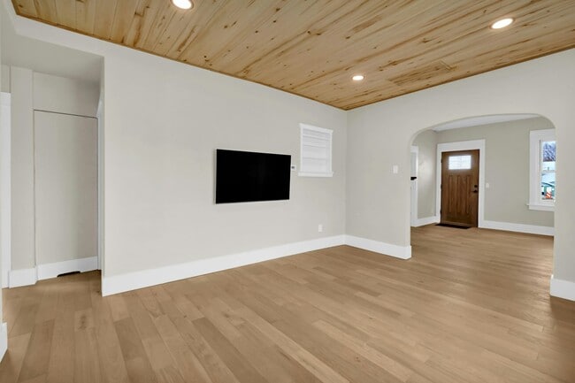 Photo - 2738 Pine St House