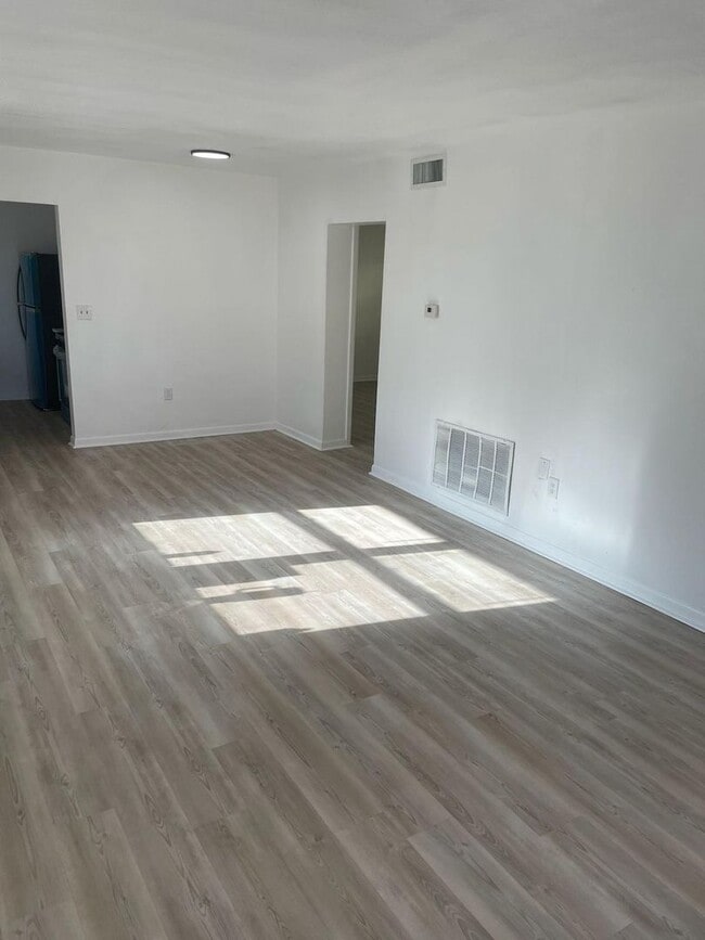 Foto del edificio - 1424 Spring Ln