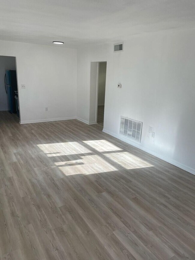 Foto del edificio - Beautiful, Remodeled 2/2 in Clearwater!! ASK ABOUT OUR MOVE IN SPECIALS!!