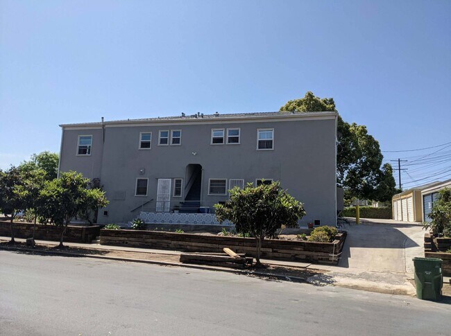 Building Photo - 1501 S Sierra Bonita Ave