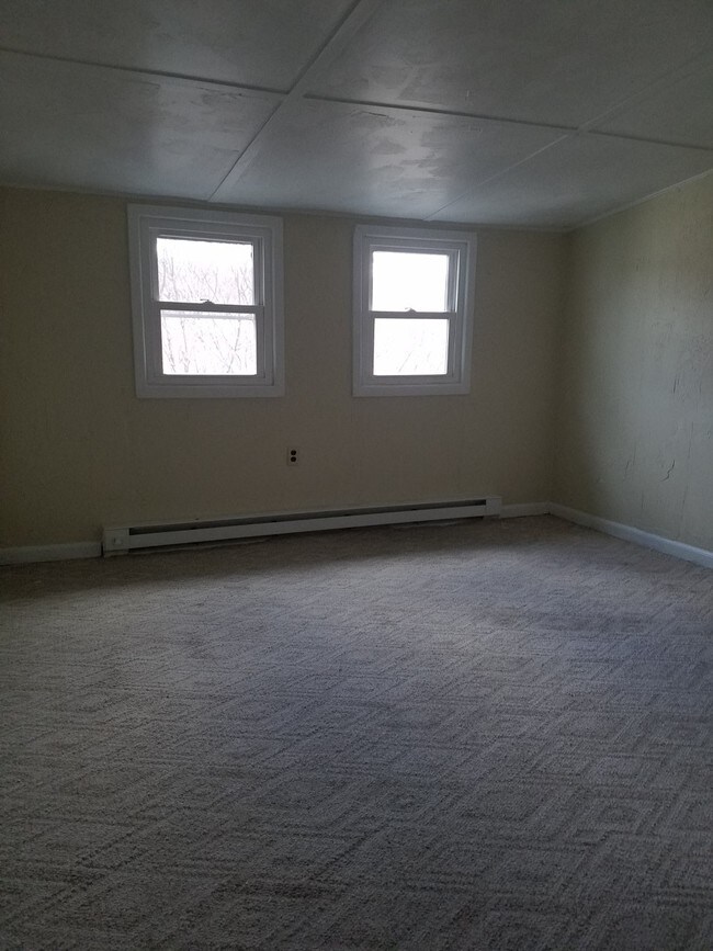 Building Photo - 213 E Bertsch St