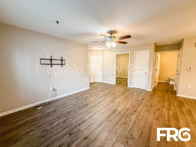 Foto del edificio - 531-B Spring Forest Rd