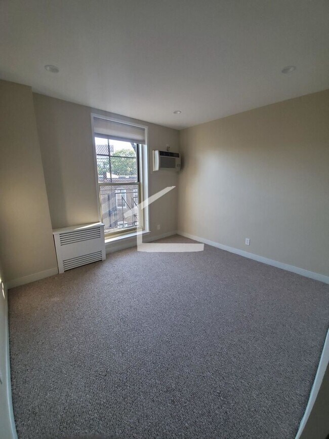 Foto del edificio - No Broker Fee - Brighton 2 Bed Available 9...