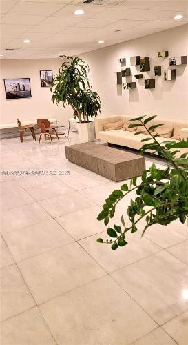 Building Photo - 1035 West Ave