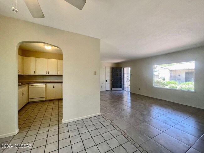 Foto del edificio - 1227 E 10th St