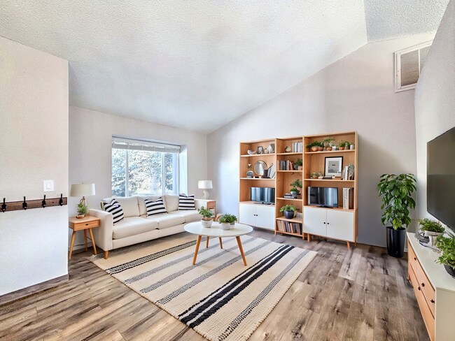 Foto del edificio - 8240 Lythrum Dr