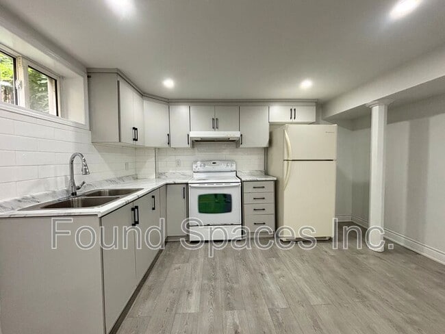 Photo du bâtiment - 494 E 37th St