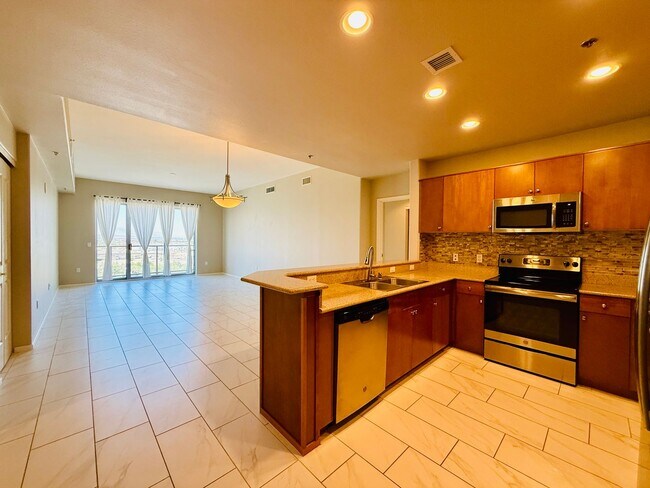 Foto del edificio - Modern High-Rise Condo with Stunning City and Mountain Views-Near LV Strip, Allegiant Stadium, To...