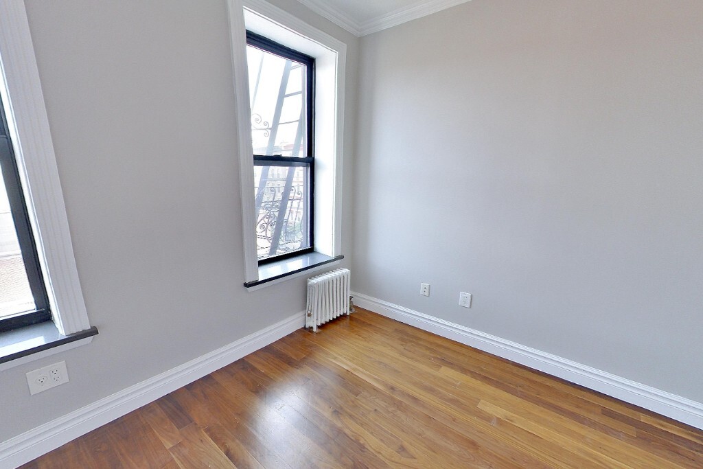 Primary Photo - 722 Tenth Avenue