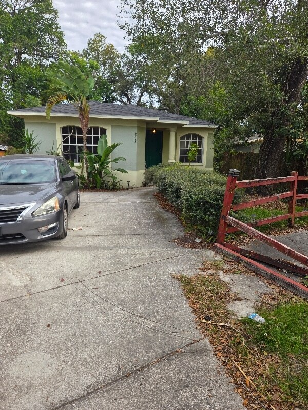 Foto del edificio - 9713 Commerce St