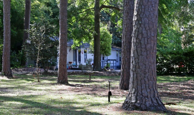 Building Photo - Glenview Inn