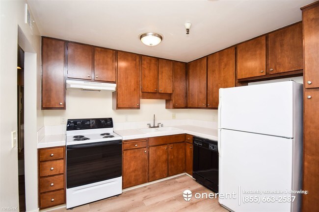 Foto del edificio - 2 br, 2 bath Condo - 2211 Latham St #108 -