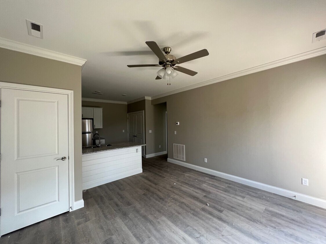 Foto principal - 714 Ivy Br St