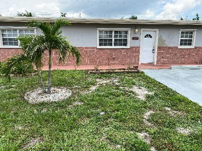 Excellent 2/1 Duplex in Desirable Area - Excellent 2/1 Duplex in Desirable Area House