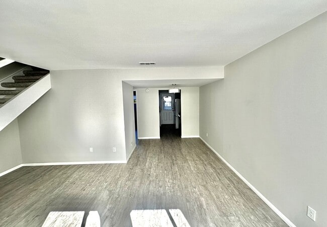 Foto del edificio - COMING SOON!! Charming 3 Bedroom Condo in Gated Palm Springs Community!