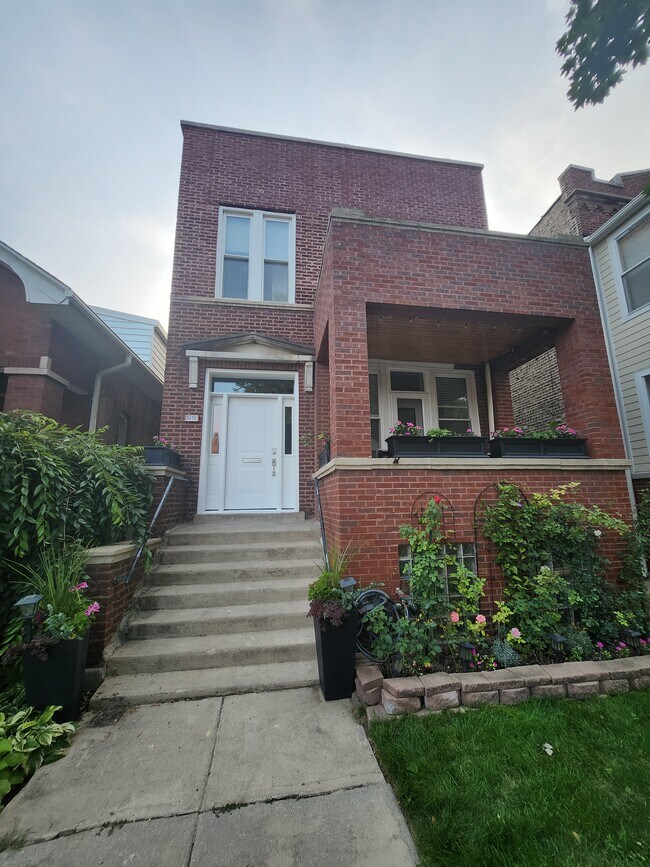 Building Photo - 3010 N Washtenaw Ave