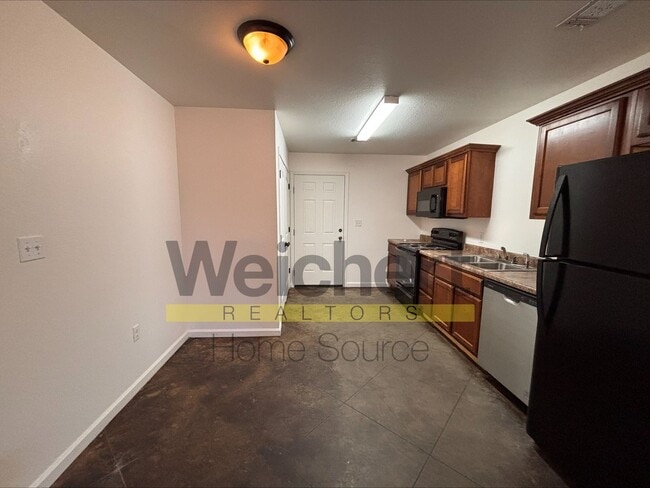 Building Photo - 612 N 5th St