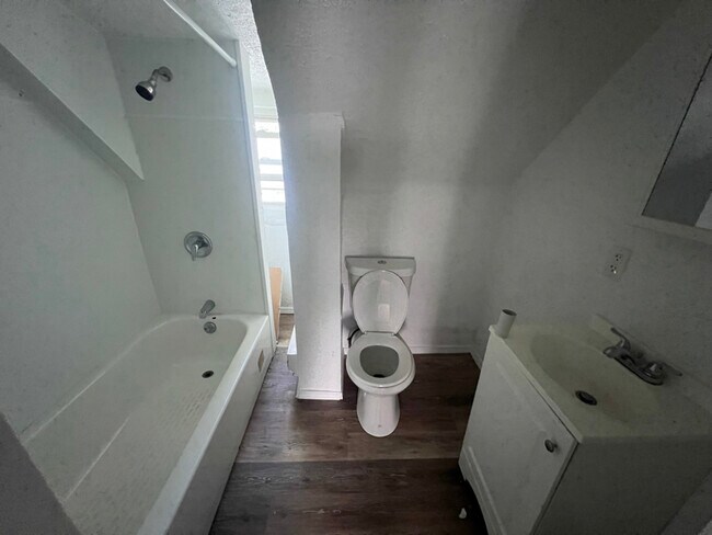 Foto del edificio - 3604 E 117th St