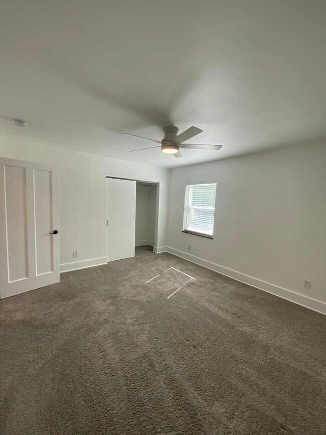 Remote controlled ceiling fan ???? - 3041 Cleinview Ave