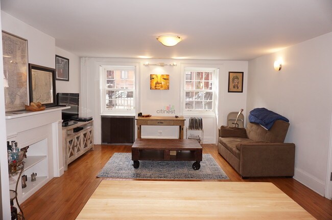 Foto del edificio - 483 Henry St