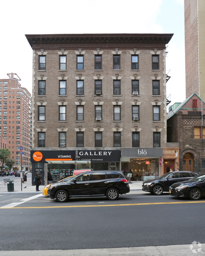 Building Photo - 270 E 72nd St