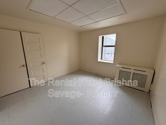 Foto del edificio - 4 Van Cortlandt Park Ave