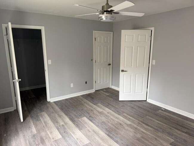 Foto del edificio - 1700 Lone Oak Rd