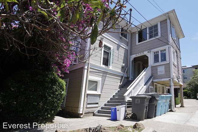 Building Photo - 2545 Benvenue Ave