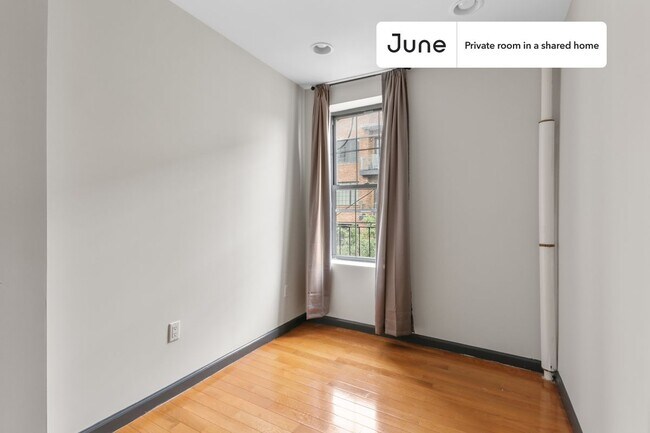 Building Photo - Private bedroom in 3 bed/1 bath Home