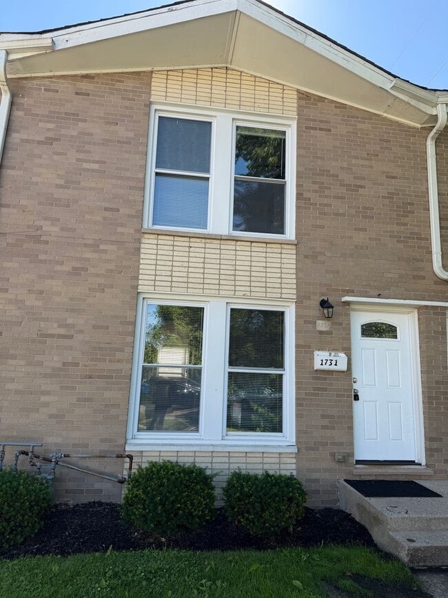 Building Photo - 1731 N Linden Ave