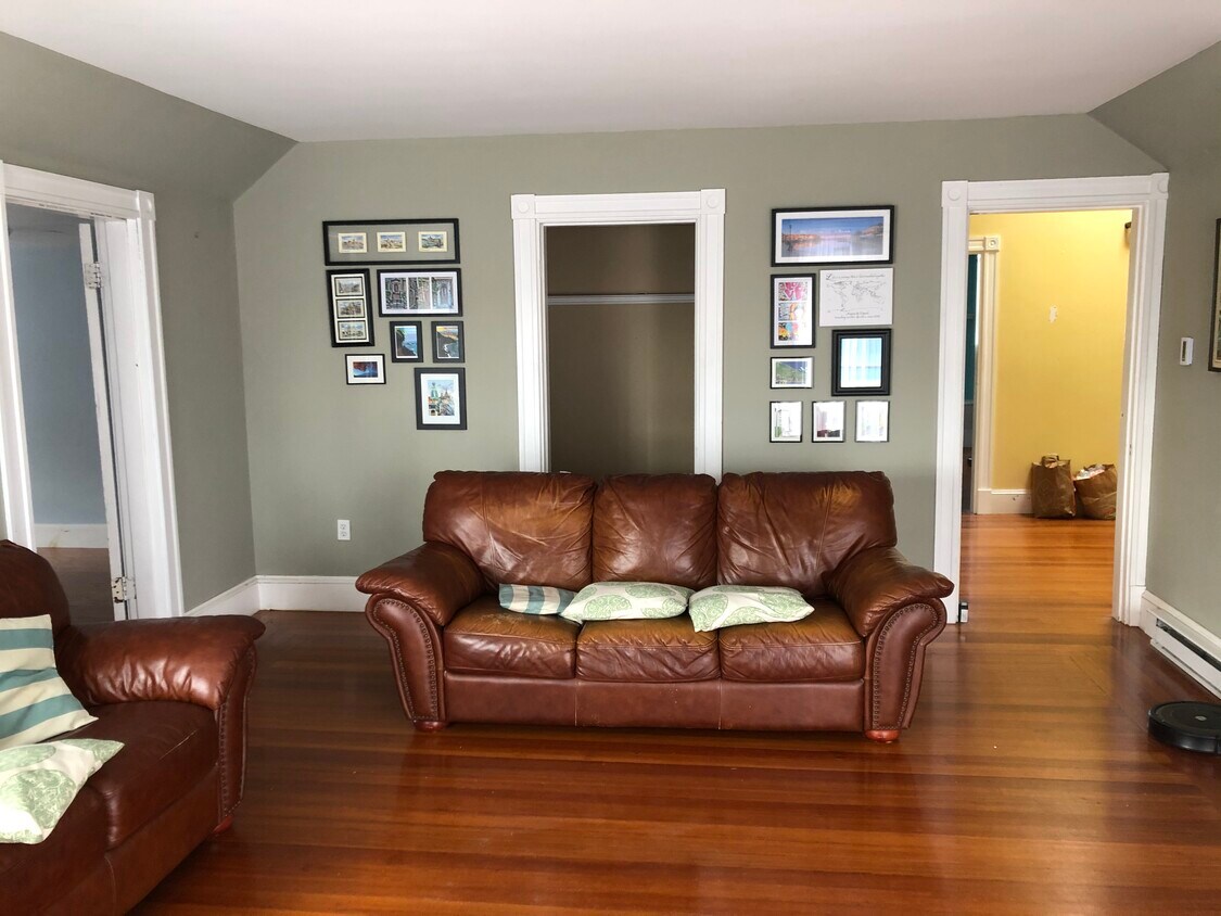Family Room - 40 Walpole St