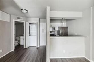 Building Photo - 9520 Royal Ln