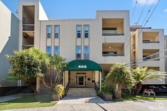 Building Photo - 466 Crescent St