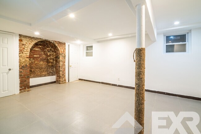 Building Photo - 443 Franklin Ave