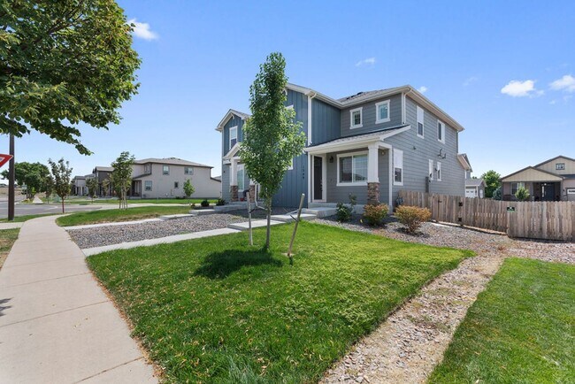 Building Photo - Newer Modern Townhome for Rent with privat...