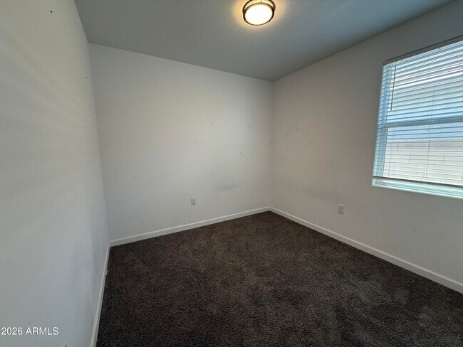 Building Photo - 2425 W Seaver Ave