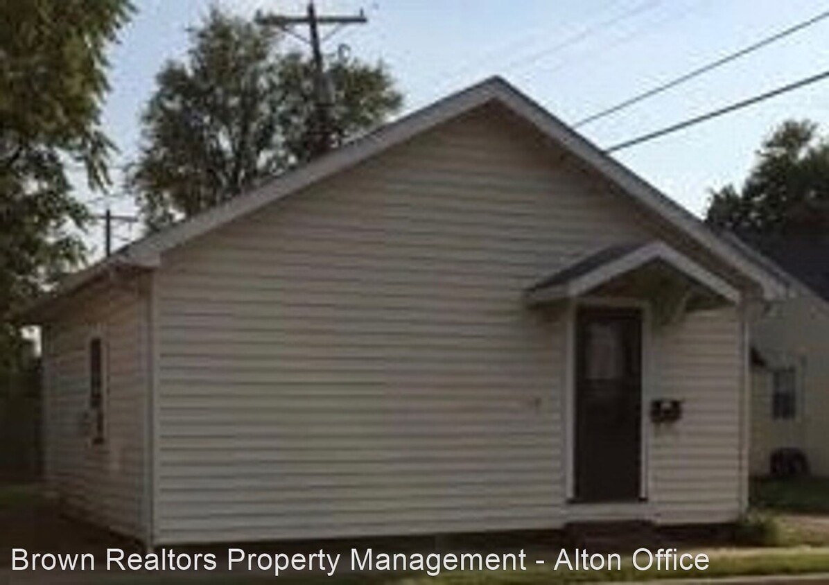 109 W 1st St, Roxana, IL 62084 House Rental in Roxana, IL