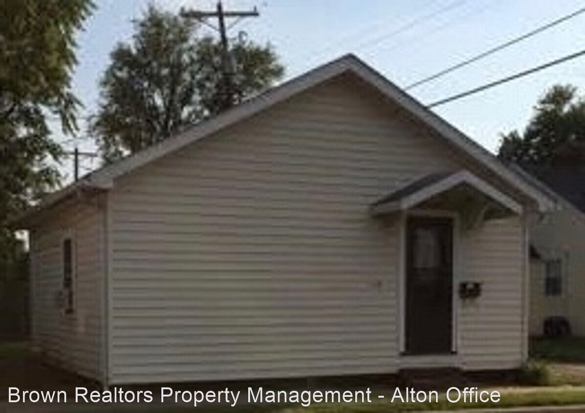 109 W 1st St, Roxana, IL 62084 House Rental in Roxana, IL