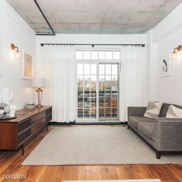Foto del edificio - 8-3 Wyckoff Ave
