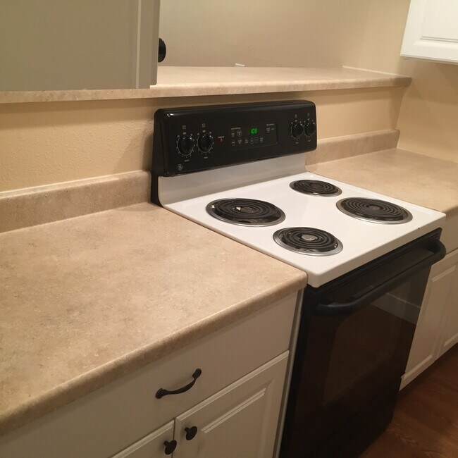 Kitchen - 2707 Valmont Rd Apt 107D