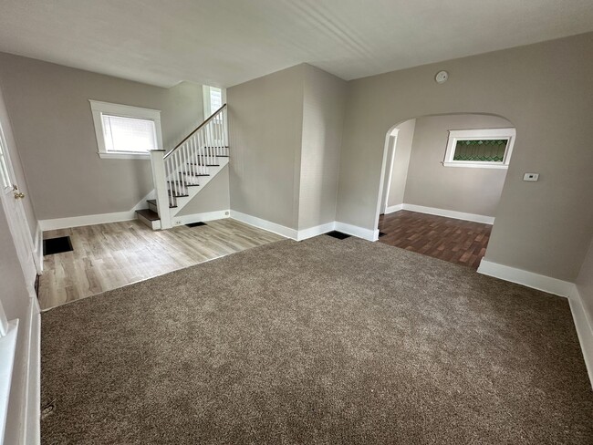 Building Photo - 118 Burr Oak - Water Included- Creston Nei...